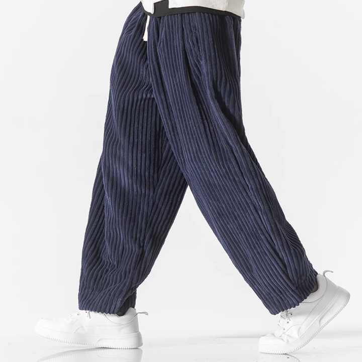 Men's Heritage wide-leg joggers in a relaxed fit, perfect for casual comfort & everyday wear. Features elastic waist & drawstring.