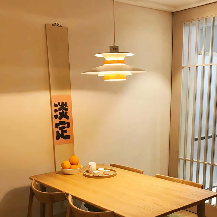 Moderne Metall-Pendelleuchte