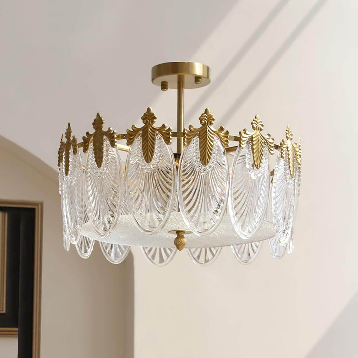 Runder Glaskronleuchter mit dekorativem Muster