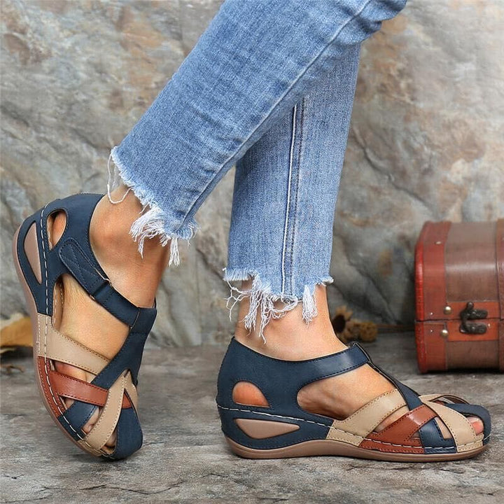 Atmungsaktive Damen-Sandalen aus leichtem Material, offenes Design, gepolstertes Fußbett, ideal für sommerliche Tage.