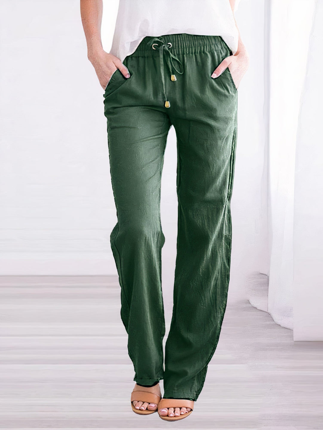 "Atmungsaktive Sommerhose für Damen in elegantem Design, leicht, luftdurchlässig für maximalen Komfort an heißen Tagen."