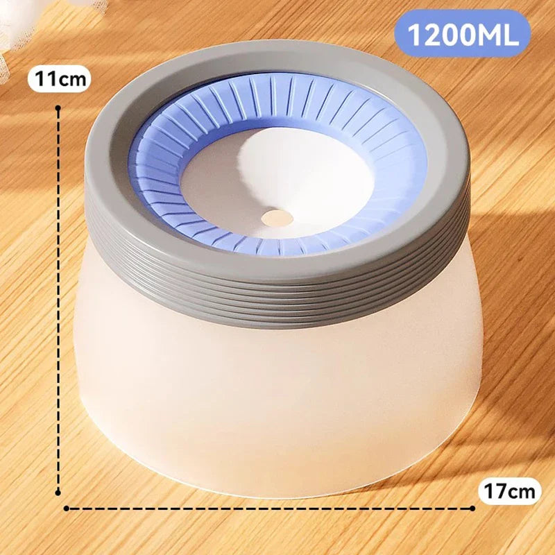 "Auslaufsicherer, rutschfester Hunde Trinknapf, modern und stilvoll, ideal für stressfreies Trinken und einfache Reinigung."