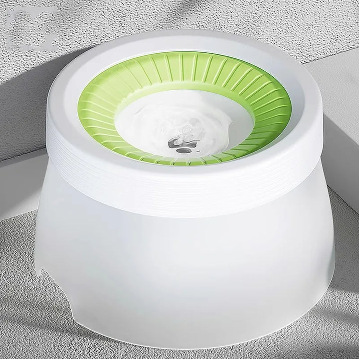 "Auslaufsicherer, rutschfester Hunde Trinknapf, modern und stilvoll, ideal für stressfreies Trinken und einfache Reinigung."