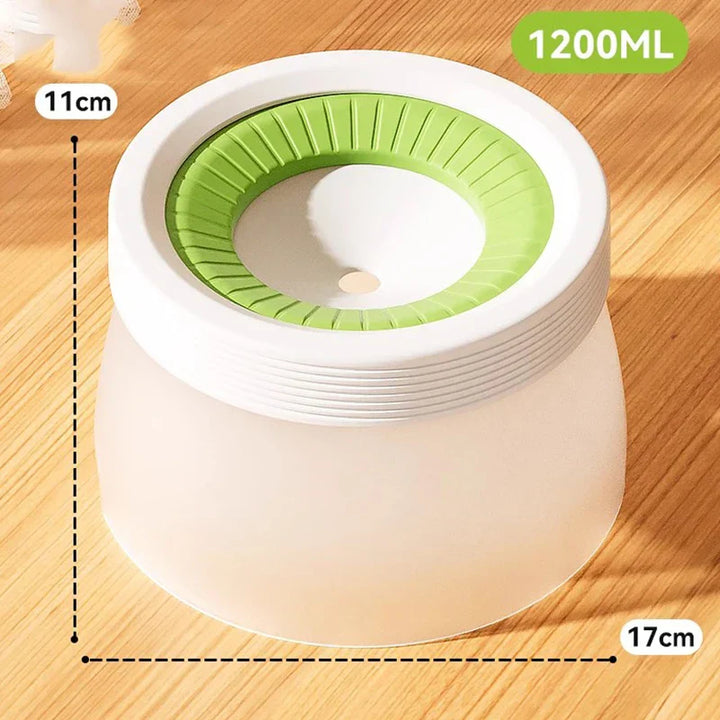 "Auslaufsicherer, rutschfester Hunde Trinknapf, modern und stilvoll, ideal für stressfreies Trinken und einfache Reinigung."