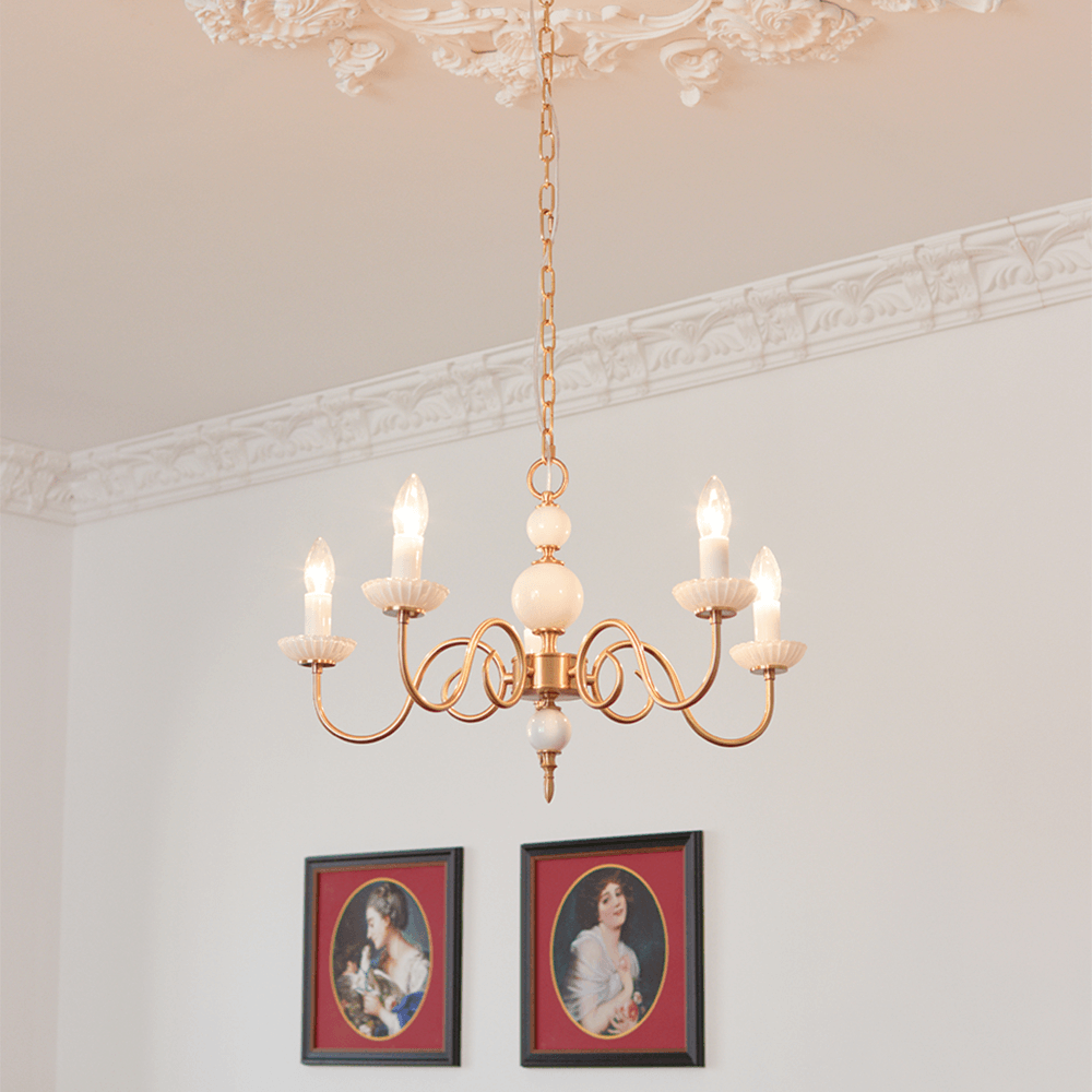 Eleganter Cremefarbener Glas Kronleuchter