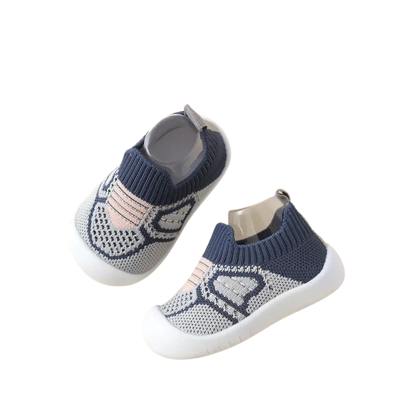 "Babyschuhe mit atmungsaktivem Material, flexibler Sohle und stylischem Design in süßen Farben, ideal für Kleinkinder."