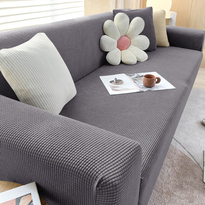 Beige Sofahusse aus elastischem Stretchmaterial, perfekter Sitz, Schutz vor Flecken, Schmutz und Tierhaaren.