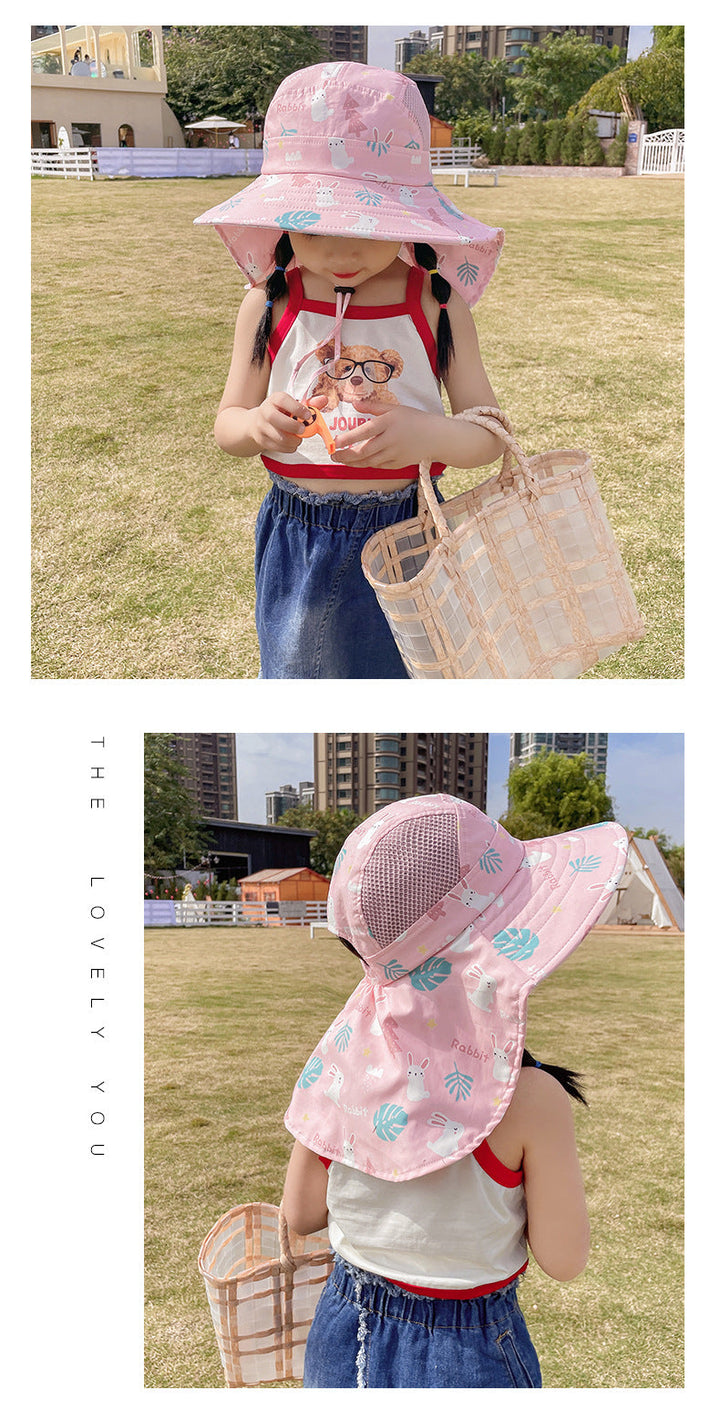 Beiger Kinder Sonnenhut mit UPF 50+, breiter Krempe und verstellbarem Kinnband für optimalen Sonnenschutz und Komfort.