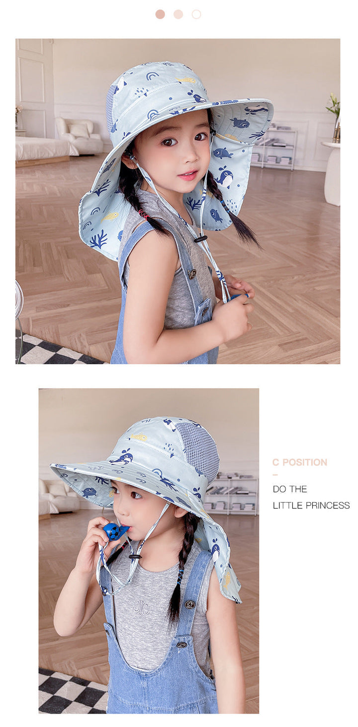 Beiger Kinder Sonnenhut mit UPF 50+, breiter Krempe und verstellbarem Kinnband für optimalen Sonnenschutz und Komfort.