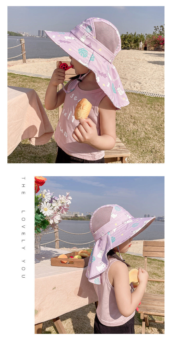 Beiger Kinder Sonnenhut mit UPF 50+, breiter Krempe und verstellbarem Kinnband für optimalen Sonnenschutz und Komfort.