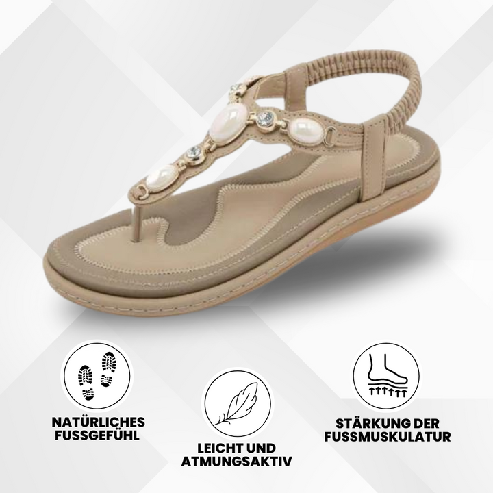 Bequeme, ergonomische Sandalen in Aprikose mit rutschfester Sohle zur Förderung der Fußgesundheit auf hellem Hintergrund.