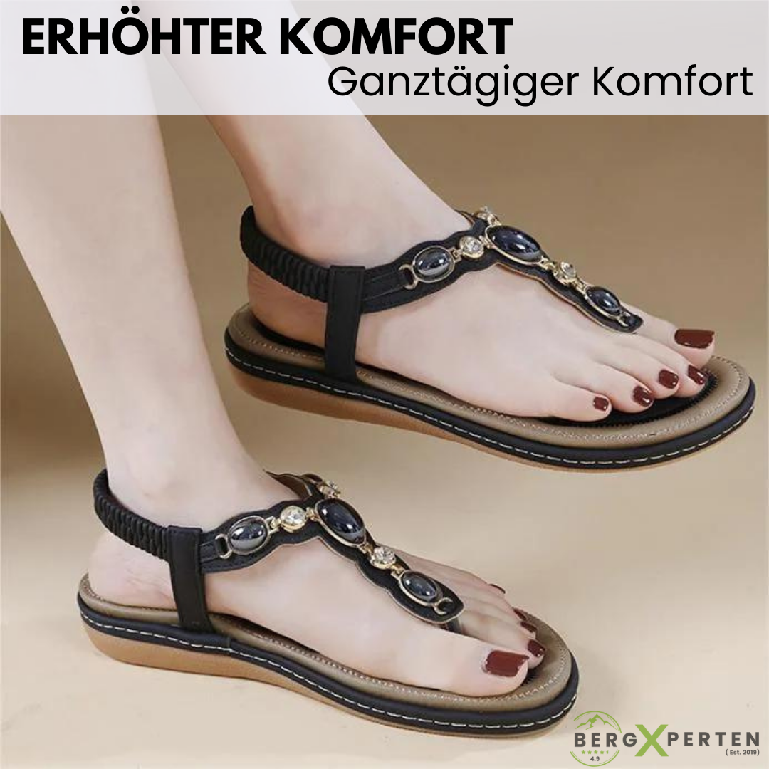 Bequeme, ergonomische Sandalen in Aprikose mit rutschfester Sohle zur Förderung der Fußgesundheit auf hellem Hintergrund.