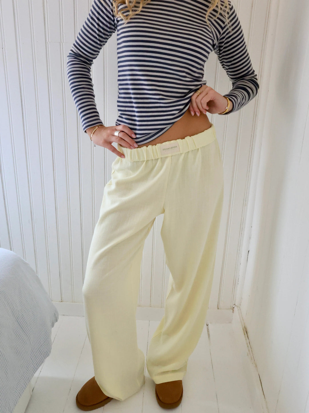 "Bequeme Lounge-Hose mit elastischem Bund, weites Bein und vintage Streifendruck für stilvolle Loungewear."