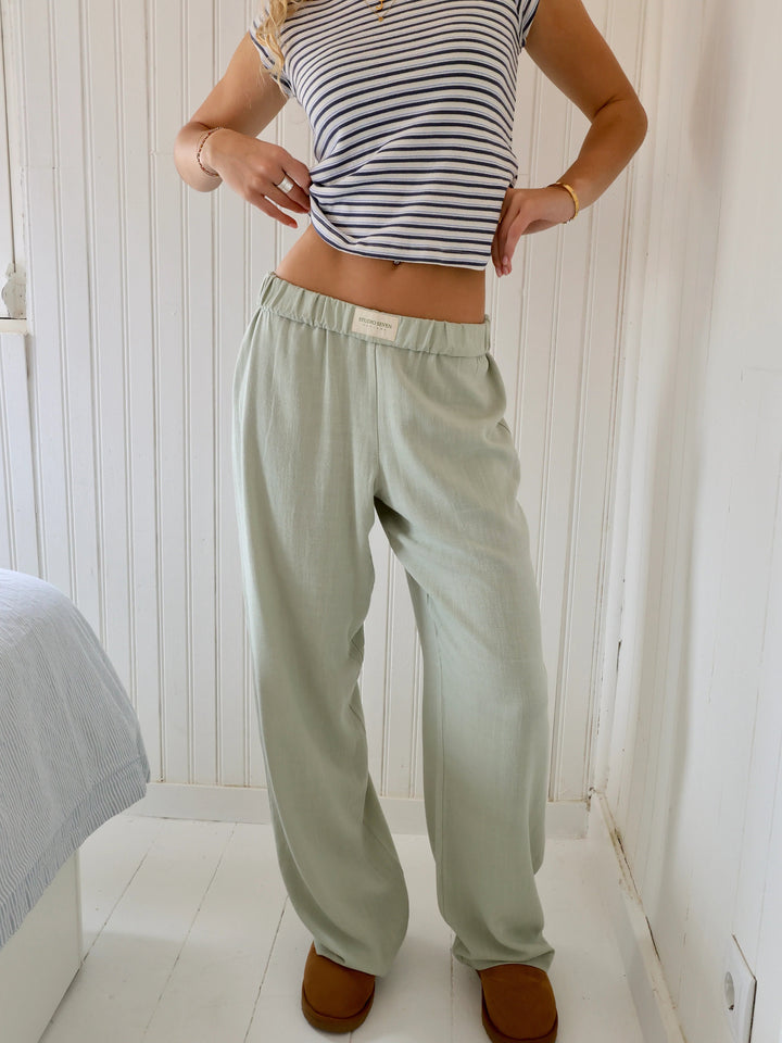"Bequeme Lounge-Hose mit elastischem Bund, weites Bein und vintage Streifendruck für stilvolle Loungewear."