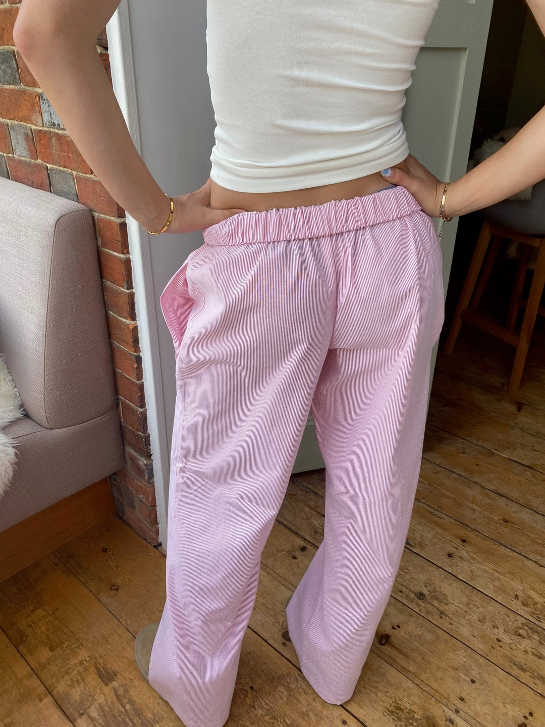 "Bequeme Lounge-Hose mit elastischem Bund, weites Bein und vintage Streifendruck für stilvolle Loungewear."