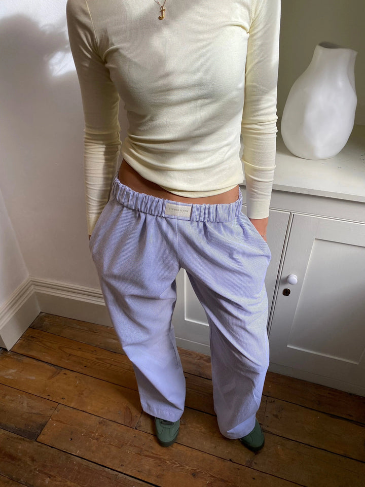 "Bequeme Lounge-Hose mit elastischem Bund, weites Bein und vintage Streifendruck für stilvolle Loungewear."