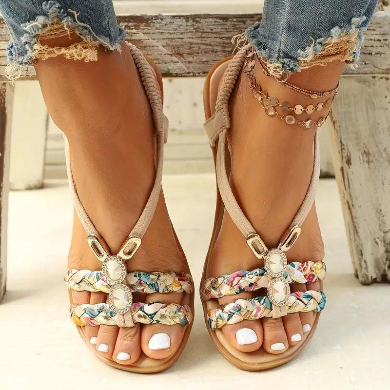 "Boho-Sandalen Damen flach, elastische Riemen, bequeme Sommerschuhe in stilvollen Farben, ideal für Freizeitoutfits."