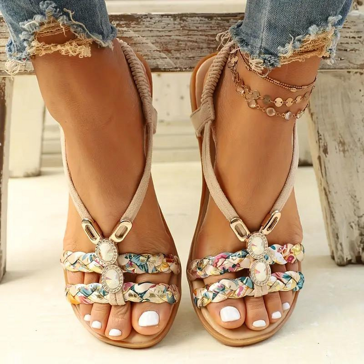 "Boho-Sandalen Damen flach, elastische Riemen, bequeme Sommerschuhe in stilvollen Farben, ideal für Freizeitoutfits."