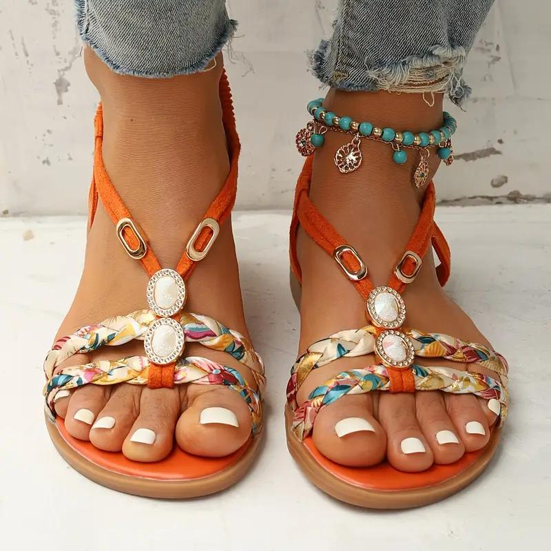 "Boho-Sandalen Damen flach, elastische Riemen, bequeme Sommerschuhe in stilvollen Farben, ideal für Freizeitoutfits."