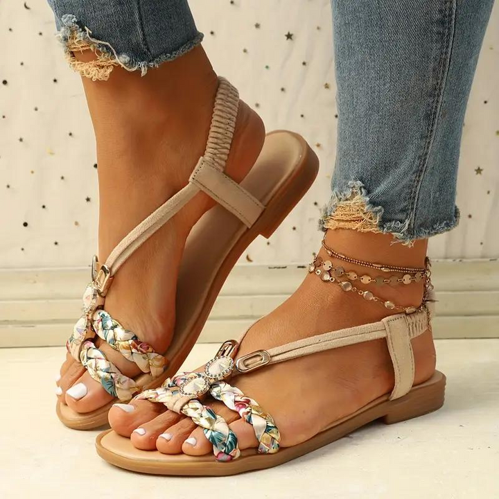 "Boho-Sandalen Damen flach, elastische Riemen, bequeme Sommerschuhe in stilvollen Farben, ideal für Freizeitoutfits."
