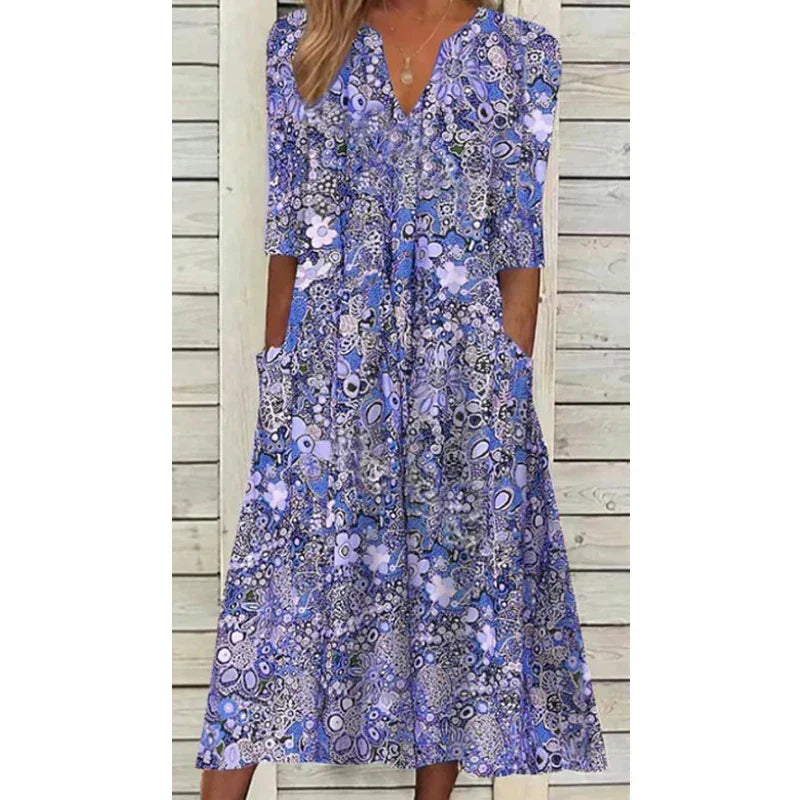 Boho Sommerkleid aus Leinen, elegant mit floralen Mustern, V-Ausschnitt und kurzen Ärmeln, ideal für Frauen in heißen Tagen.
