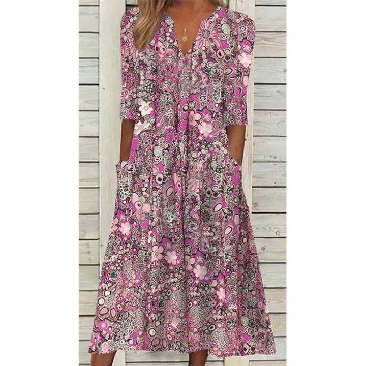 Boho Sommerkleid aus Leinen, elegant mit floralen Mustern, V-Ausschnitt und kurzen Ärmeln, ideal für Frauen in heißen Tagen.