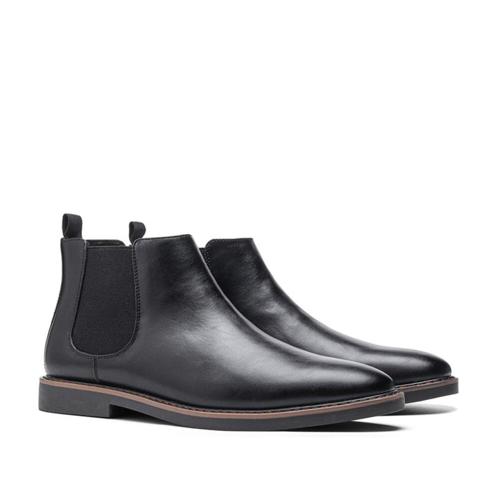 "Braune Chelsea-Stiefel für Herren aus Leder mit elastischen Einsätzen und eleganter Silhouette, ideal für Alltag und Stil."