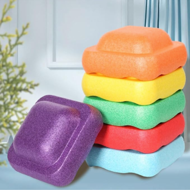 "Bunte BalanceBlox-Spielsteine für Kinder, kreative Förderung von Gleichgewicht, drinnen und draußen nutzbar."