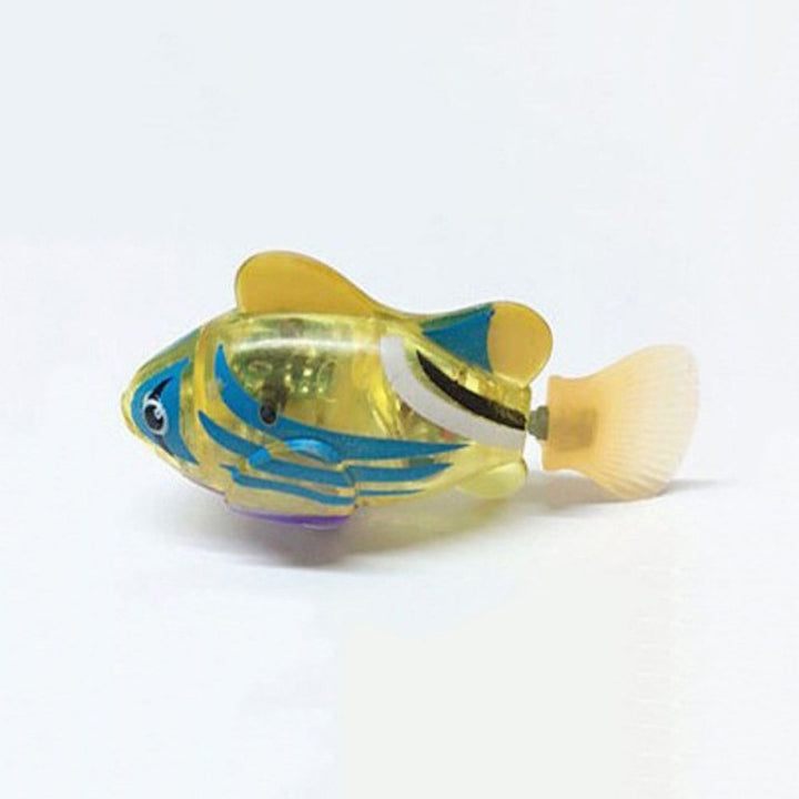 "Bunte interaktive Fischspielzeuge in Aquarium für Katzen, leuchtende Farben, realistische Bewegungen, sensorisches Spiel."