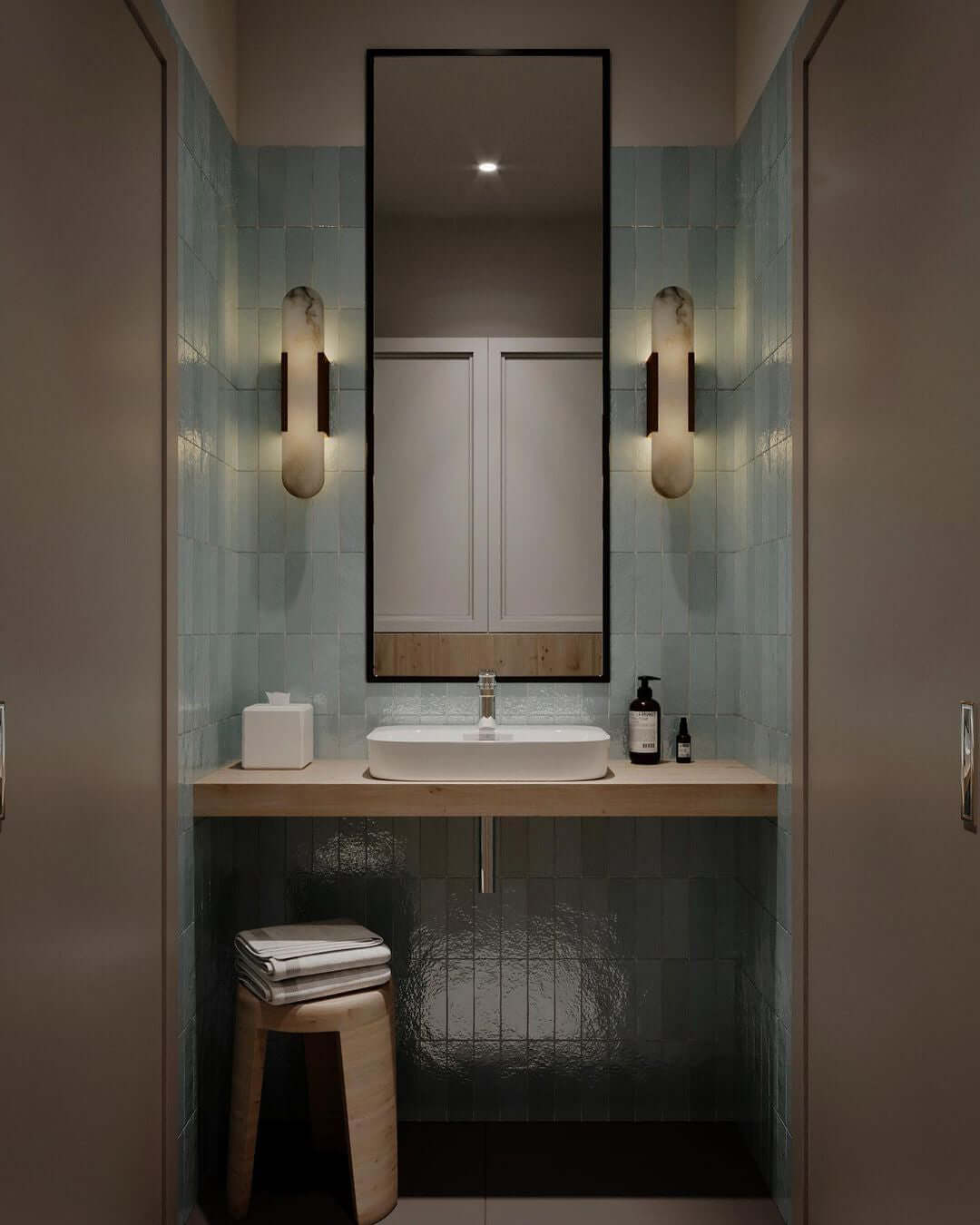 Langgestreckte Alabaster-Wandleuchte