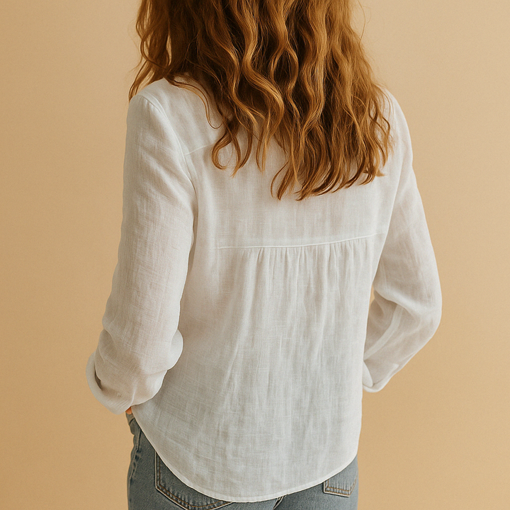 Versatile women's loose-fit blouse, effortless spring/autumn style, casual & chic.