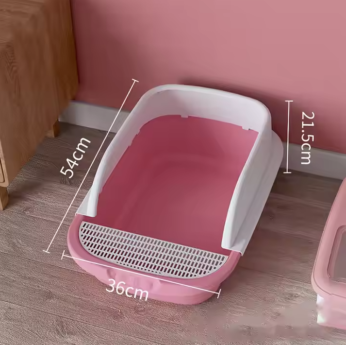 A hand demonstrating easy scooping from the smooth surface of the cat litter tray