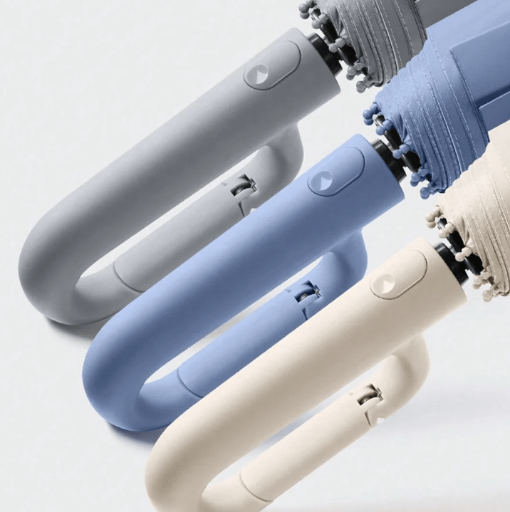 Sturmsicherer Regenschirm mit Reflektoren