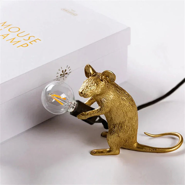 Charmante Art Deco Maus Tischlampe aus Harz, kreative LED-Beleuchtung, verspieltes Design für dekorative Akzente im Raum.