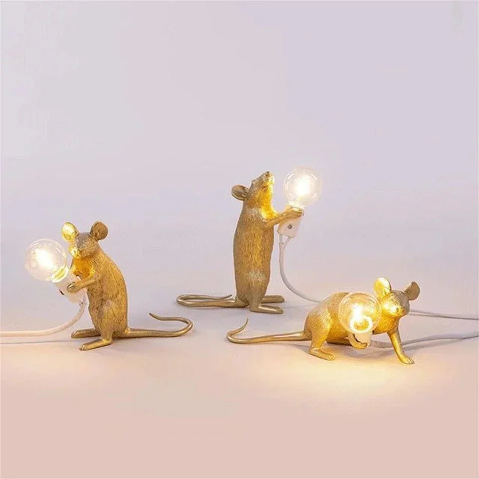 Charmante Art Deco Maus Tischlampe aus Harz, kreative LED-Beleuchtung, verspieltes Design für dekorative Akzente im Raum.