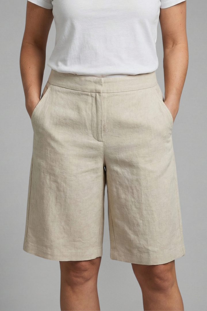 Chic women's high-waisted summer shorts, tailored for effortless style & comfort. Perfect for everyday wear.