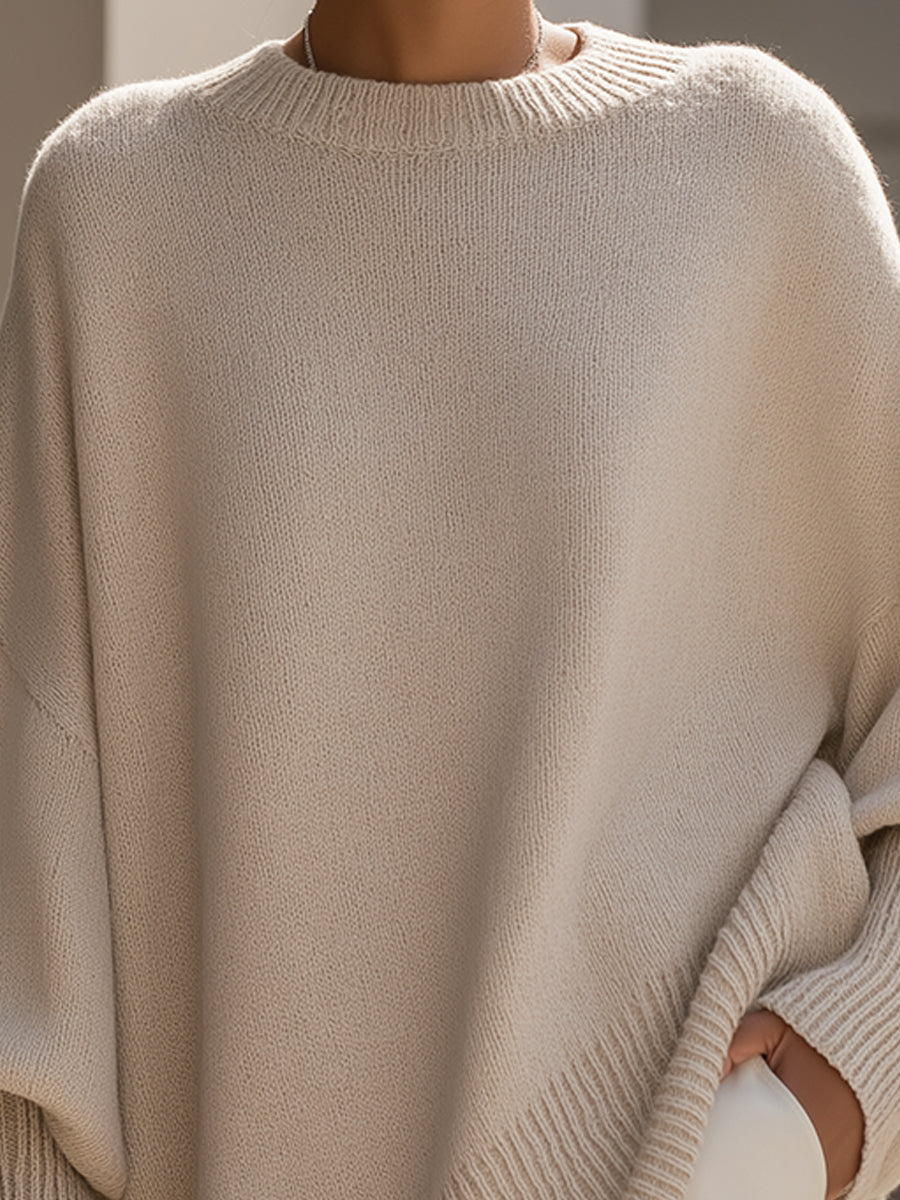 Elegant women's knit sweater, oversized & comfortable. Perfect for sophisticated everyday wear.