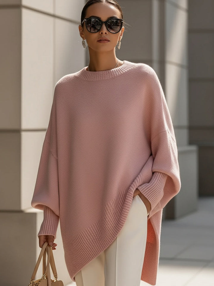 Relaxed fit women's oversized sweater. Comfortable pullover for chic, versatile fall fashion.