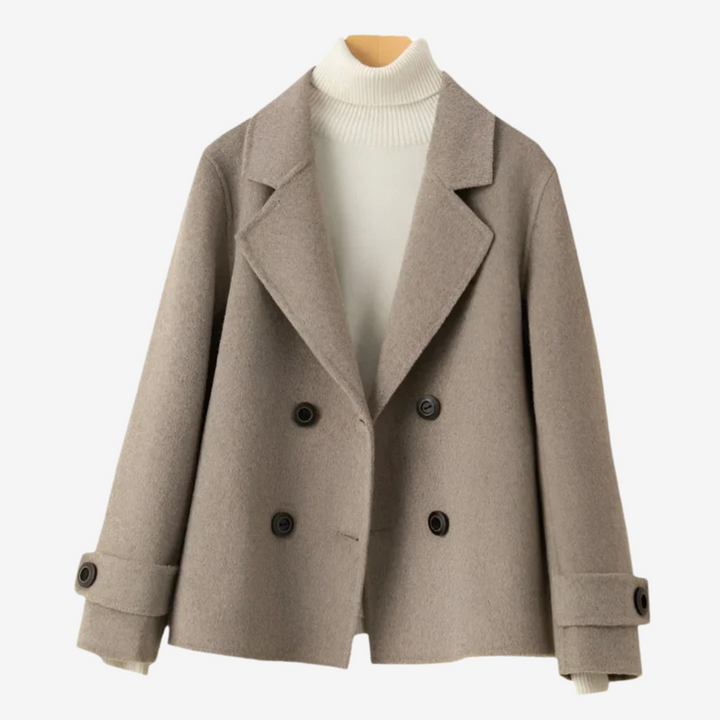 Stylish women's tailored jacket. Chic & comfortable fit, ideal for versatile all-season elegant fashion.