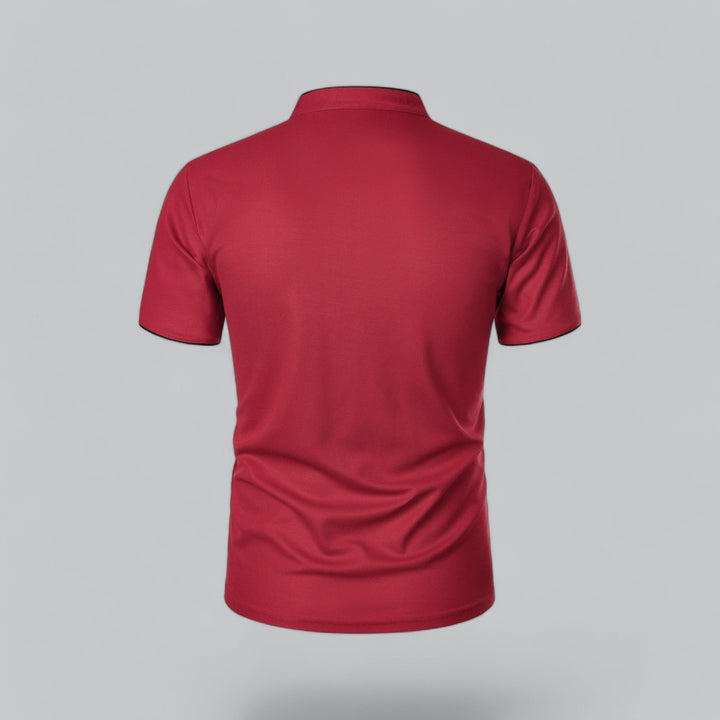 Comfortable & classic men's polo shirt, short sleeve, button collar, for everyday use.