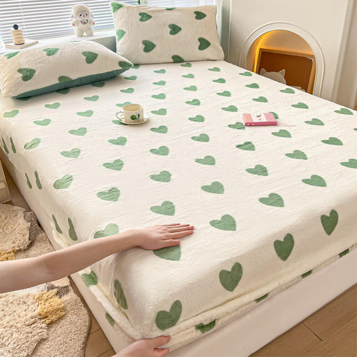 Complete bedding set for a cozy night: static-free velvet fitted sheet and two pillowcases