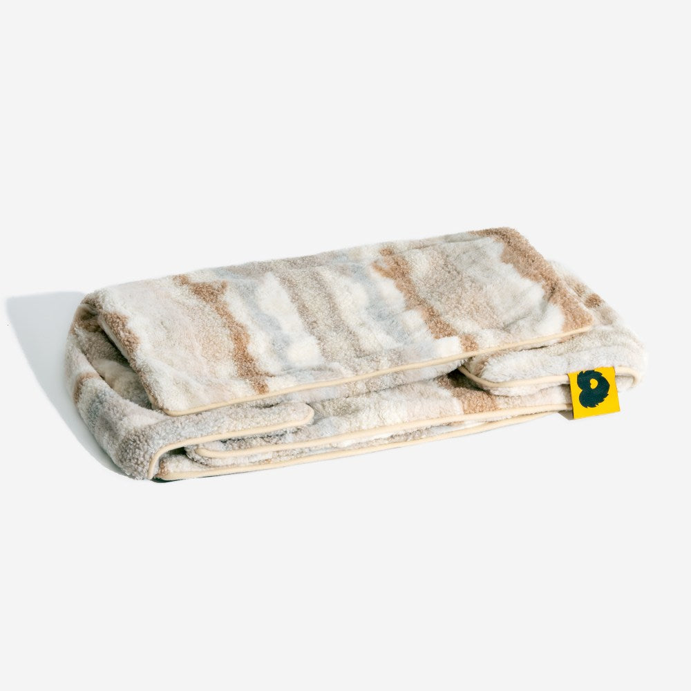 Cozy striped faux lambswool pet bed, soft and warm for your beloved animal, easy to wash