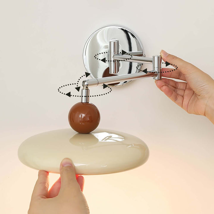 Schwenkbare Wandleuchte mit LED