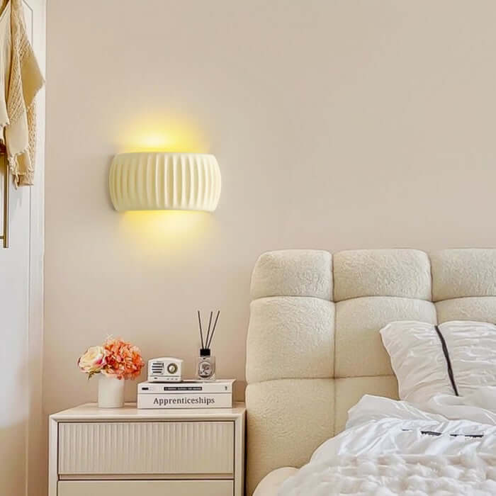 Gerippte Harz Wandleuchte Art Deco Stil