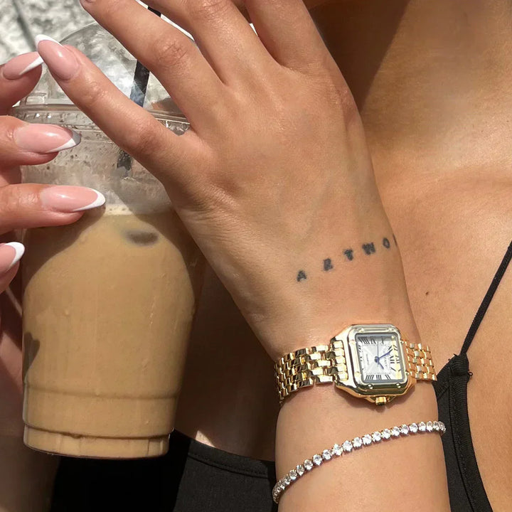 "Damen Armbanduhr aus 18k Gold, elegantes Design, präzises Quarzwerk, luxuriöses Schmuckstück, zeitlose Eleganz"