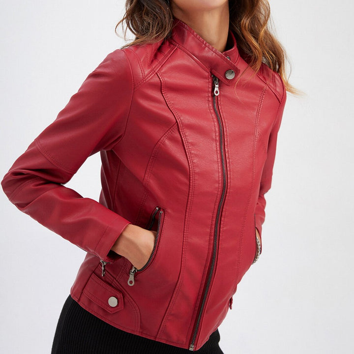 "Damen Bikerjacke mit Stehkragen im kurzen Schnitt, elegante Vorderansicht, modernes Design, ideal für vielseitige Outfits."