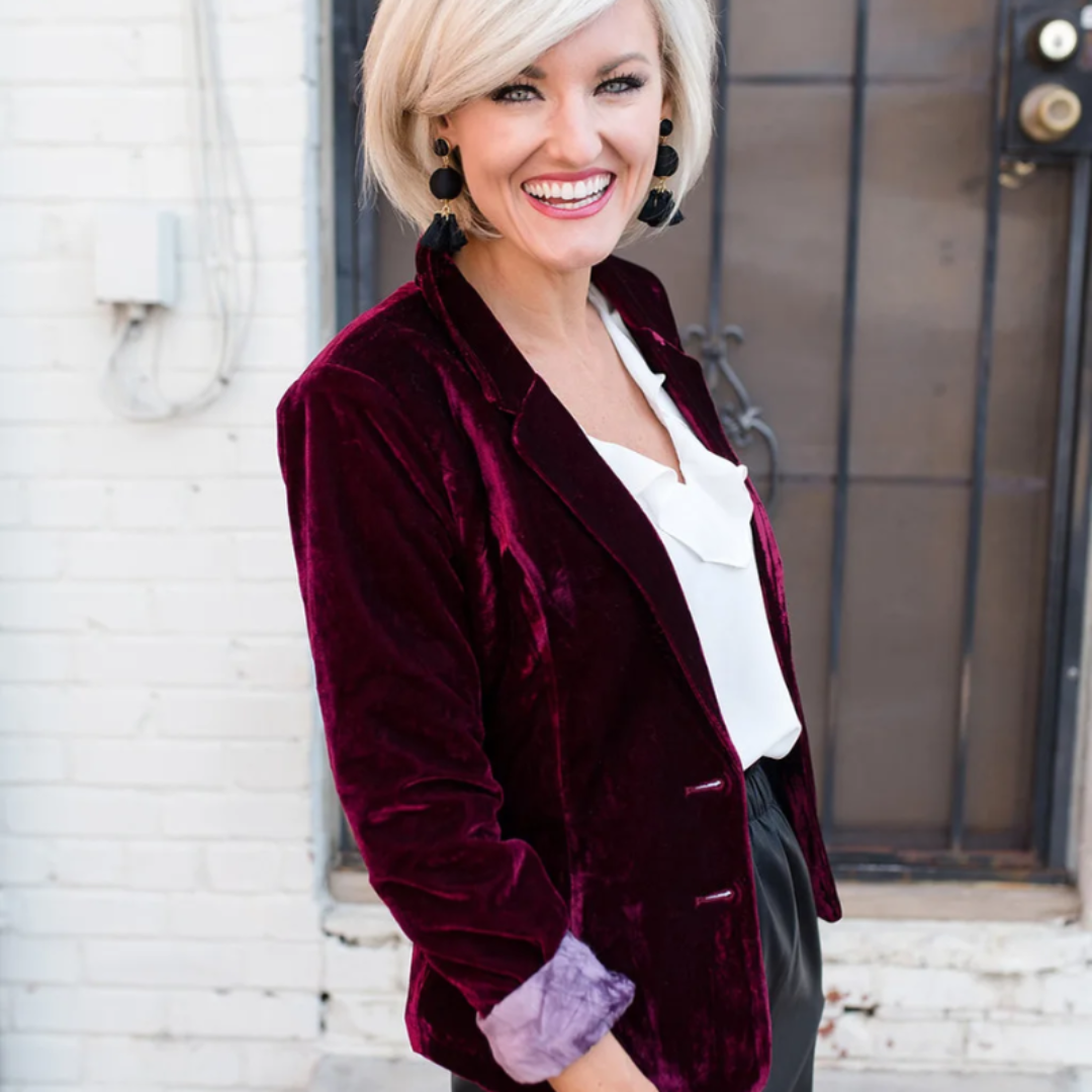 "Damen Blazer beige, elegant, zeitlos, figurbetont, besonders für Business und Abendveranstaltungen geeignet."