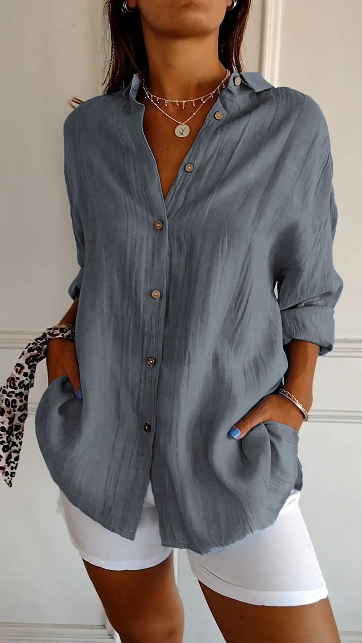 Damen Button-Down Hemd, leicht und atmungsaktiv, weiß, perfekt für Sommer, vielseitiges Styling mit Röcken oder Jeans.