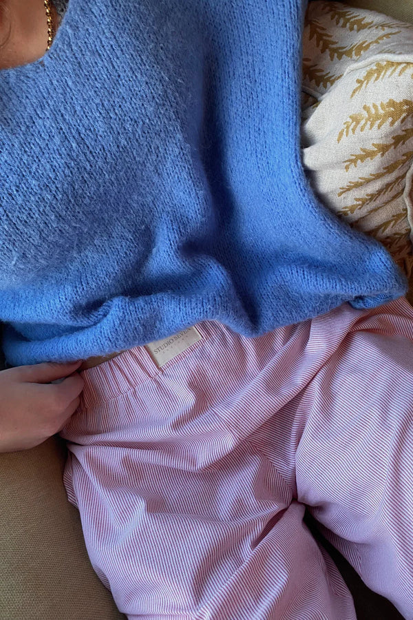 "Damen Freizeithose aus Baumwolle, elastischer Bund, lässige Passform, vielseitig kombinierbar, Seiteansicht."