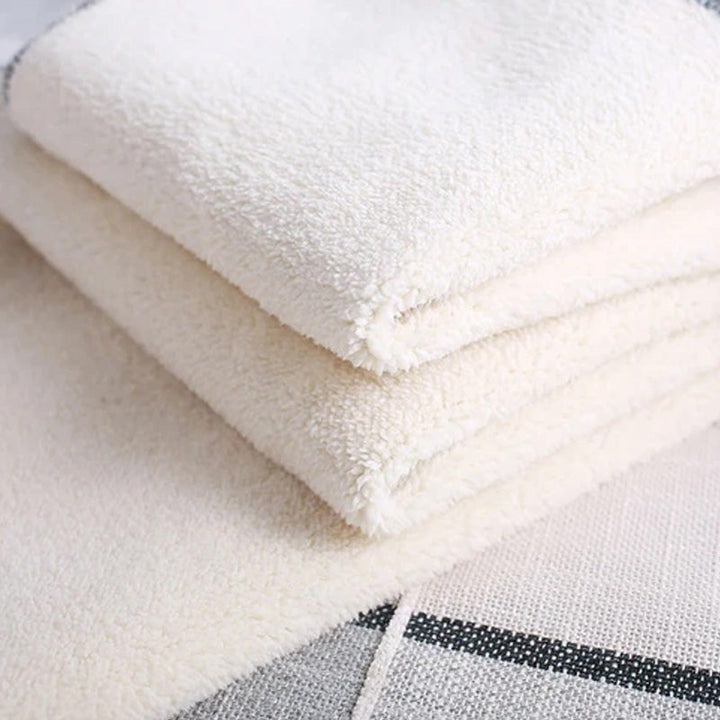 "Damen Lammfell Winterleggings, hohe Taille, weiches Plüschfutter, schwarz, warm und bequem, perfekte Silhouette."